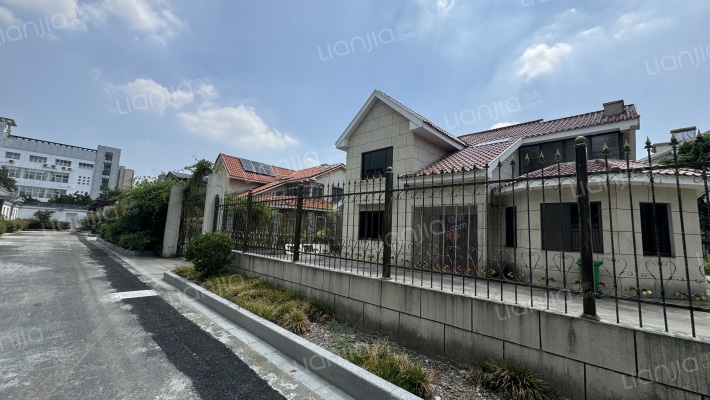 万鸿别墅外景图