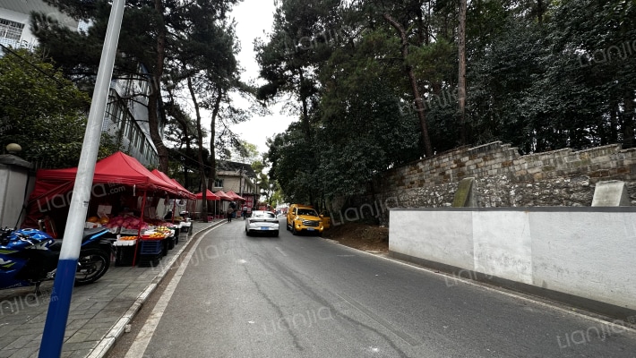 贵州护理职业技术学院外景图