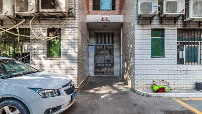 深华业大厦外景图