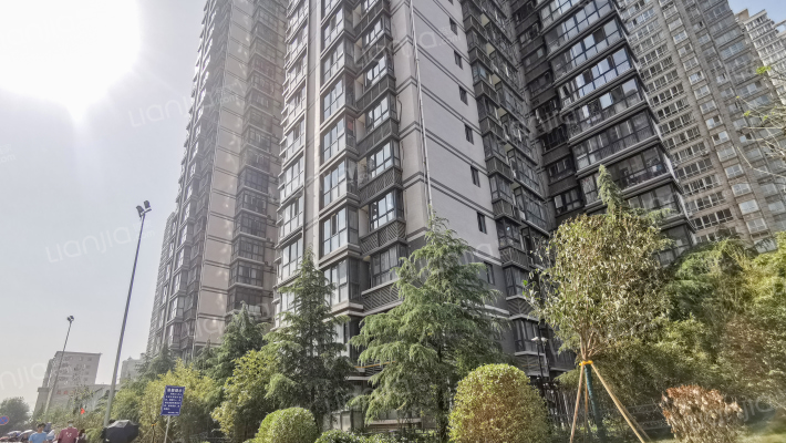 曲江八水小区外景图