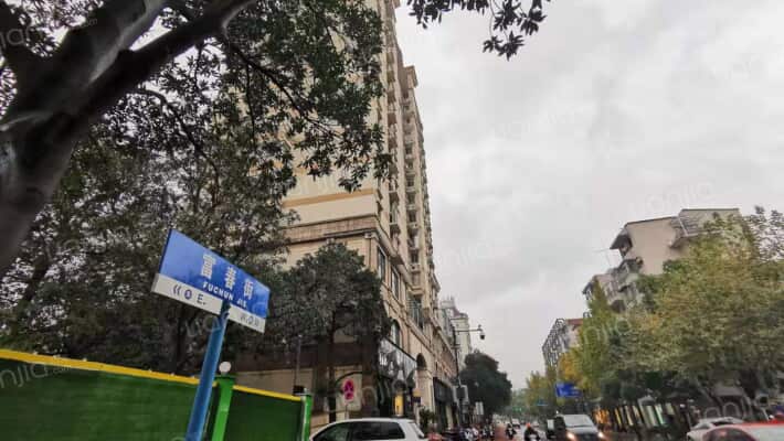 万方大厦外景图