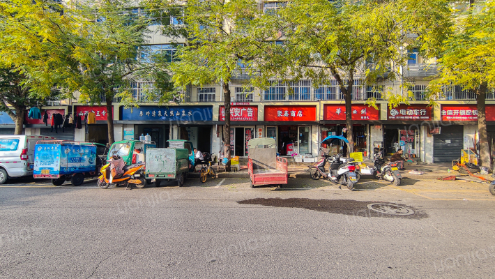 酿酒厂家属院外景图