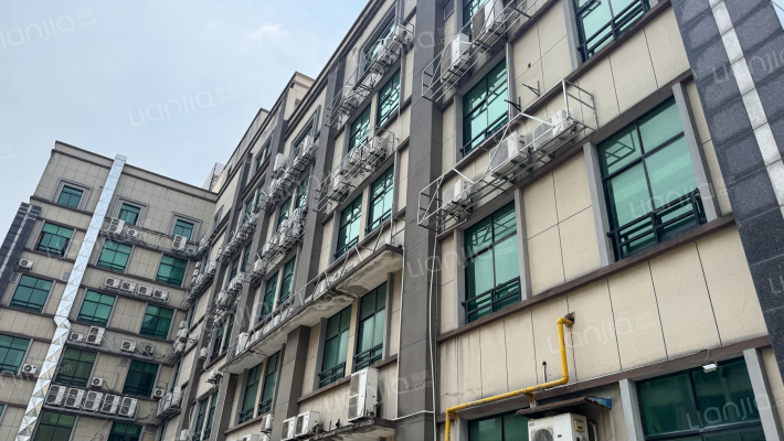 绍兴滨海新城步行街外景图