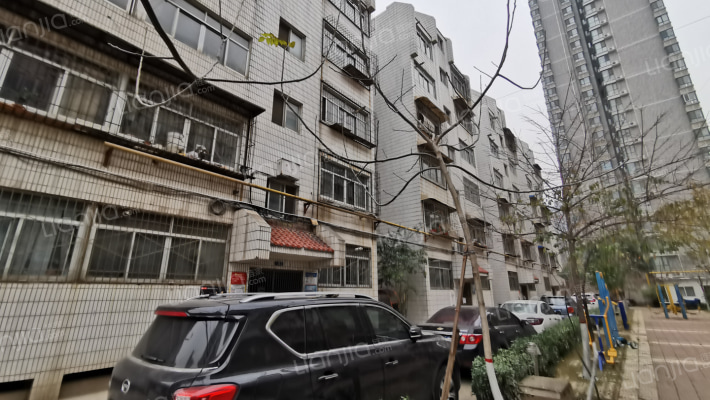 秦华天然气公司家属院外景图