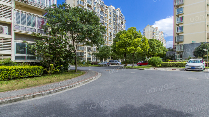 爱博三村外景图