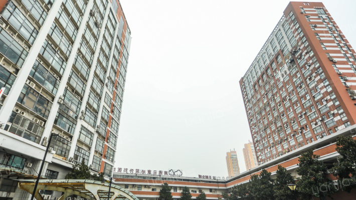 华都商业广场外景图