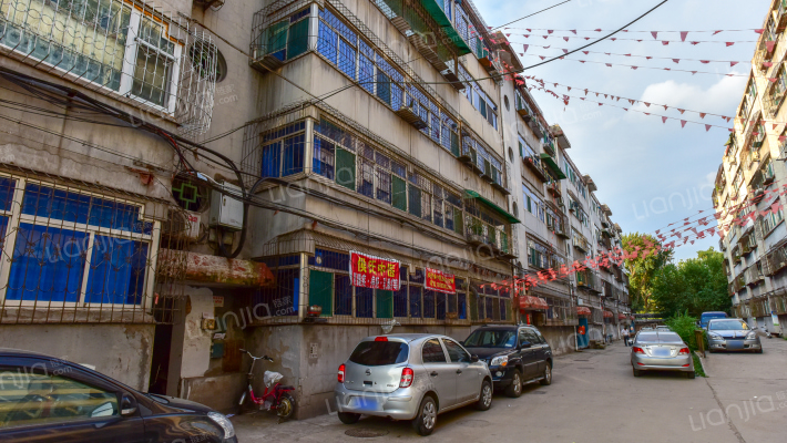 鋼城公寓外景图