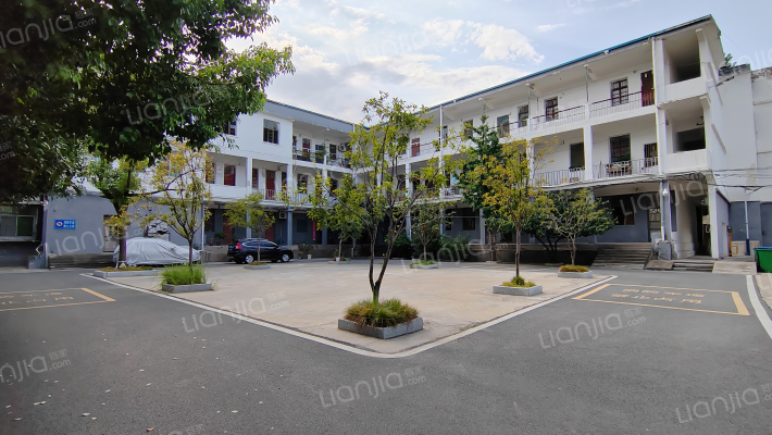 中级人民法院宿舍区外景图