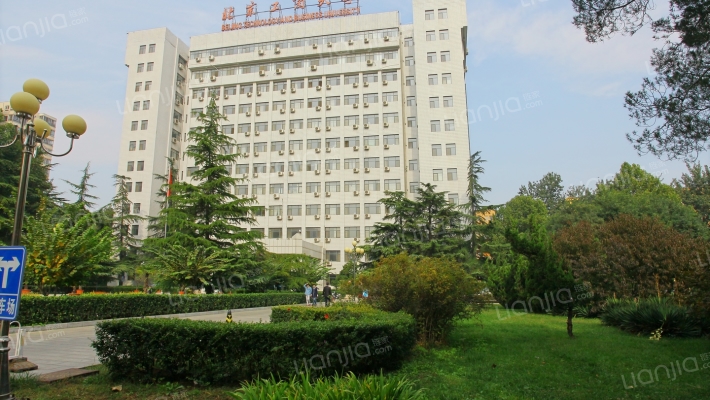工商大学东校区外景图