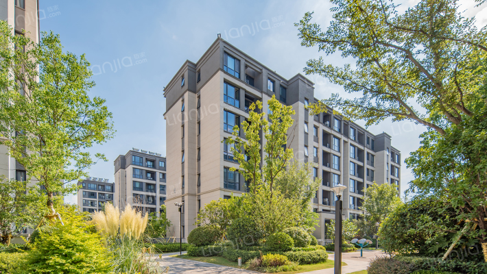 万科翡翠公园外景图