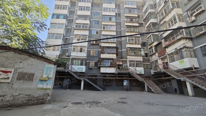 东仓库家属院外景图