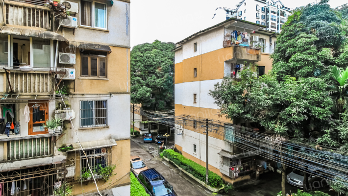 产投宿舍外景图