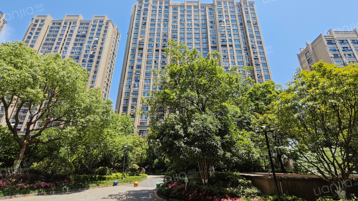 上城春天里外景图