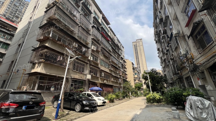 安利小区外景图