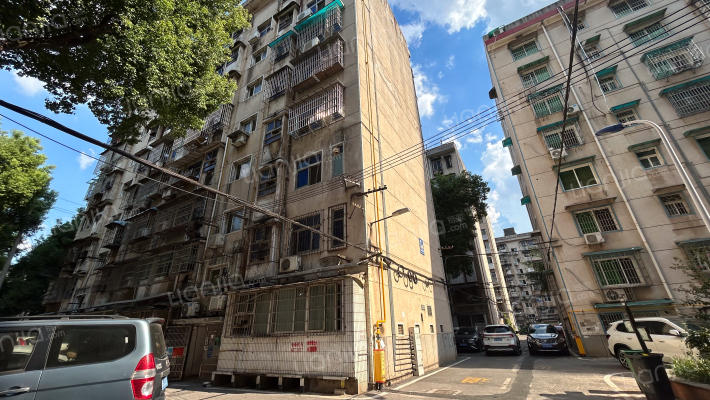 长电宿舍外景图