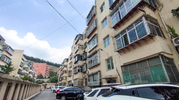 英雄山路90-92号外景图