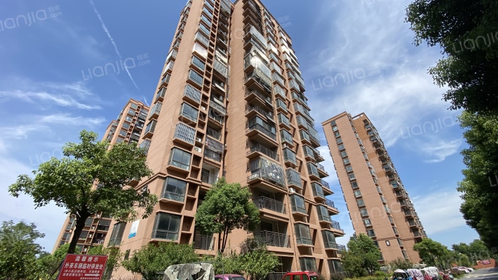 盛荣春天外景图