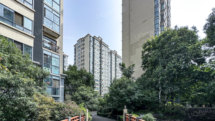 中天花园外景图