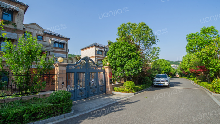 锦隆云山墅外景图