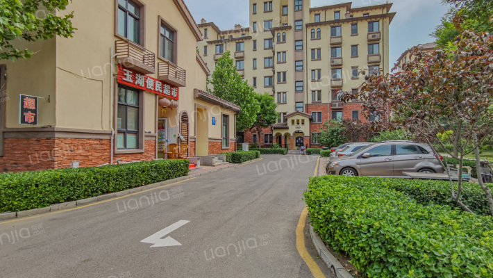 玉湖庭苑外景图