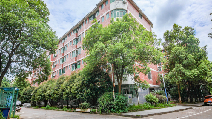 江西理工大学宿舍楼外景图