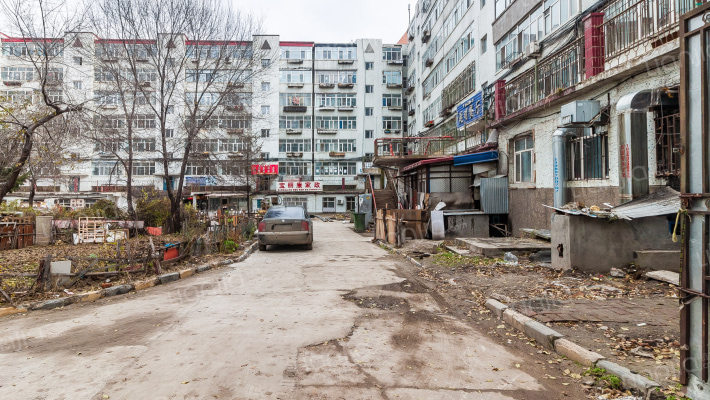 乡企家属楼外景图