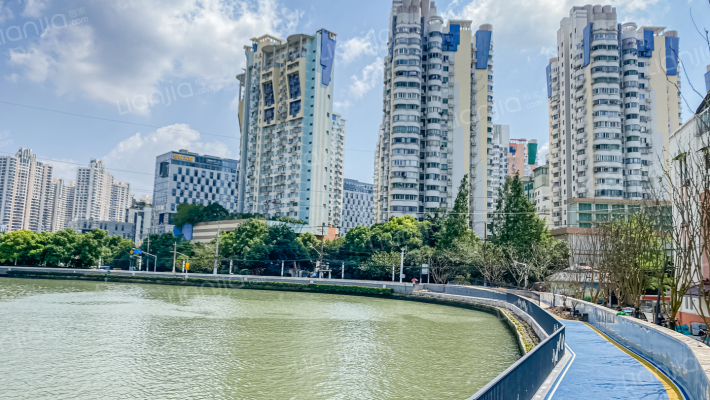 上海世纪之门房价怎么样世纪之门房源户型图小区车位交通地址详情分析