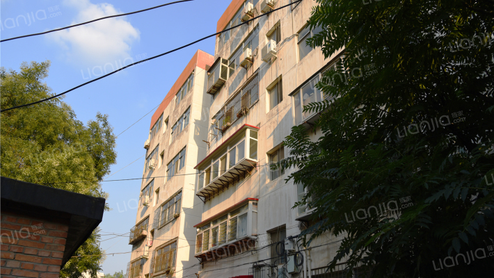 铁路十二房舍外景图