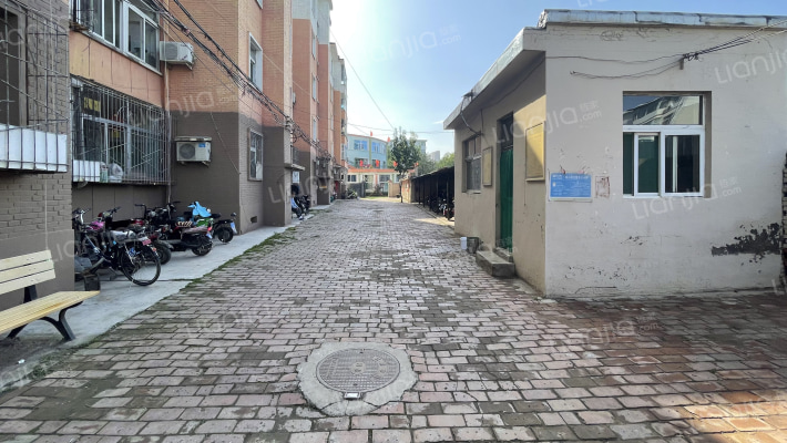 新星幼儿园宿舍楼外景图