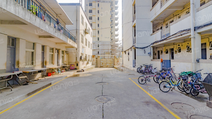 金陵船厂公寓楼外景图