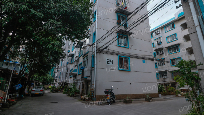 南药宿舍小区外景图