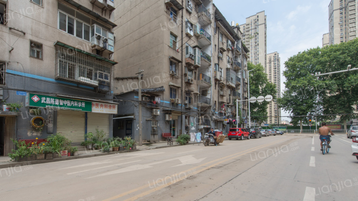 长虹桥小区外景图