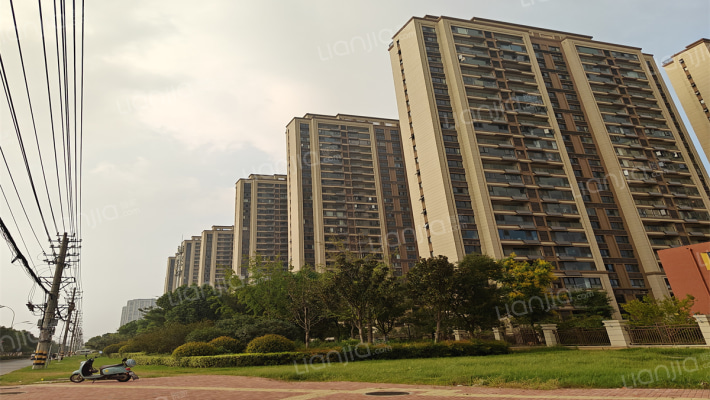 北京城房时代名门外景图