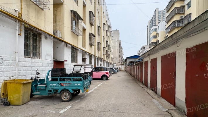 市建一分公司家属院外景图
