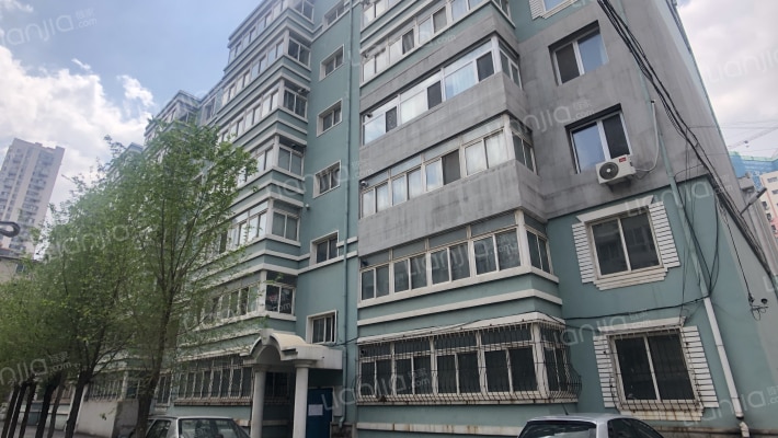 工业大学博士楼外景图