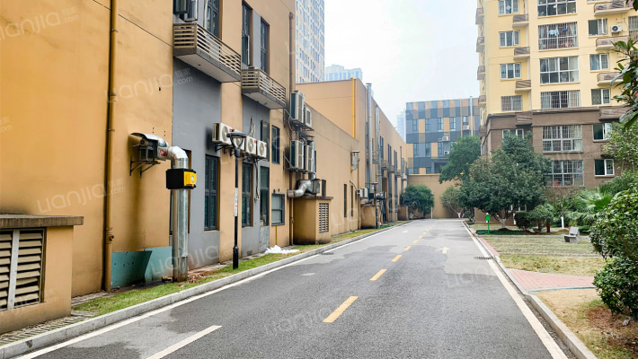 MOMA当代广场外景图