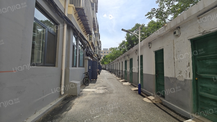 泰山学院岱道庵路宿舍区外景图