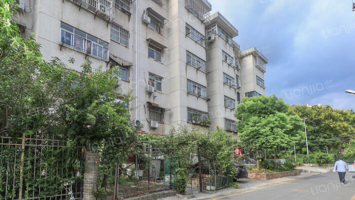 水泥厂家属院外景图