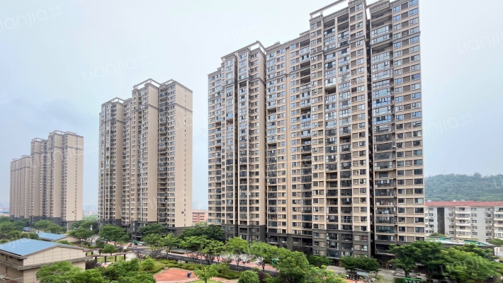 花山学府东区外景图