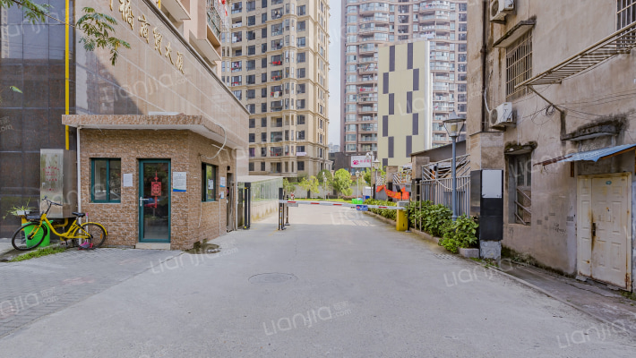 新桥商贸大厦外景图