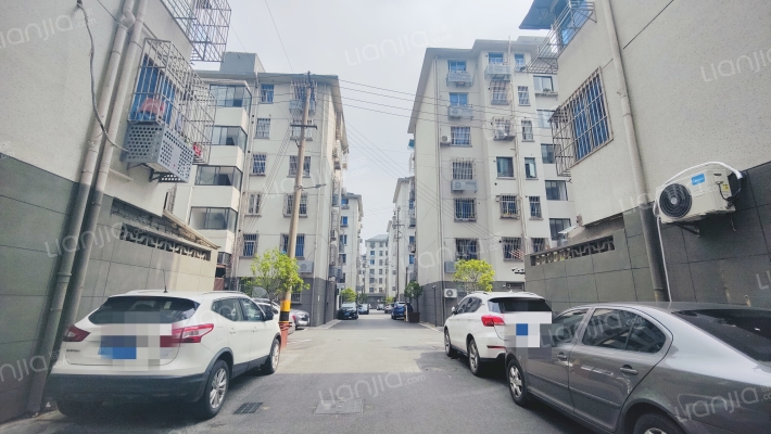 上里东新村外景图