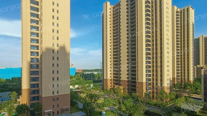 驿城碧桂园四期公园里外景图