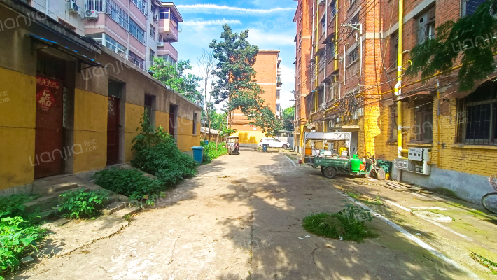 天方药业家属院外景图