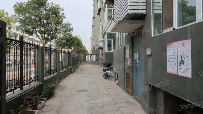 水西关街粮油宿舍外景图