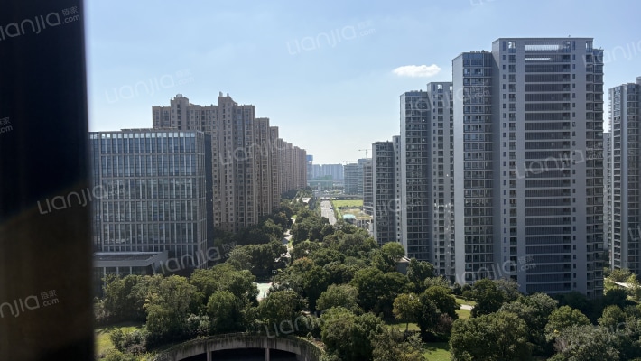 环秀湖花园外景图