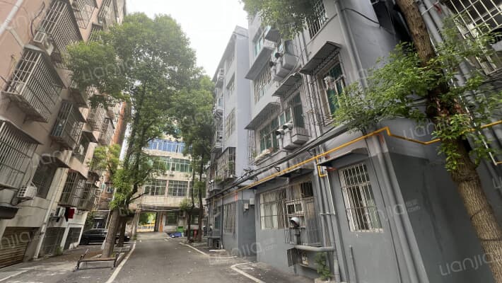 就业大厦外景图