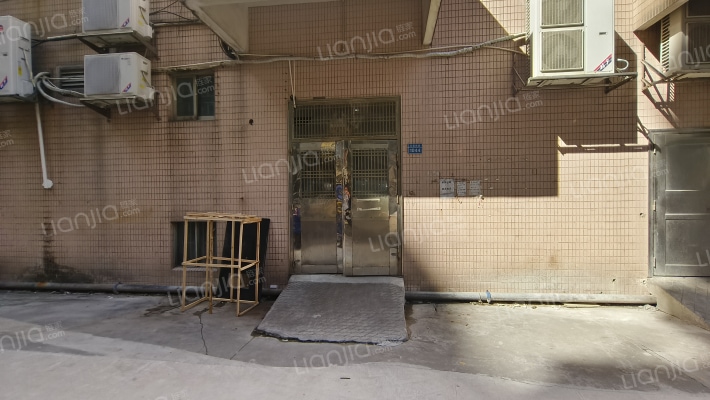 海城大厦外景图