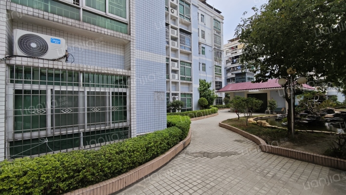 世纪之选花园外景图