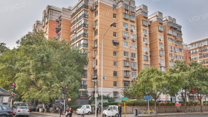 冠英园小区外景图