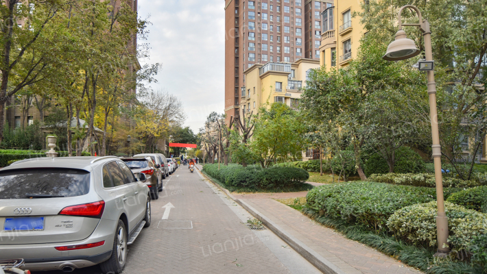 普罗旺世塞纳维斯外景图